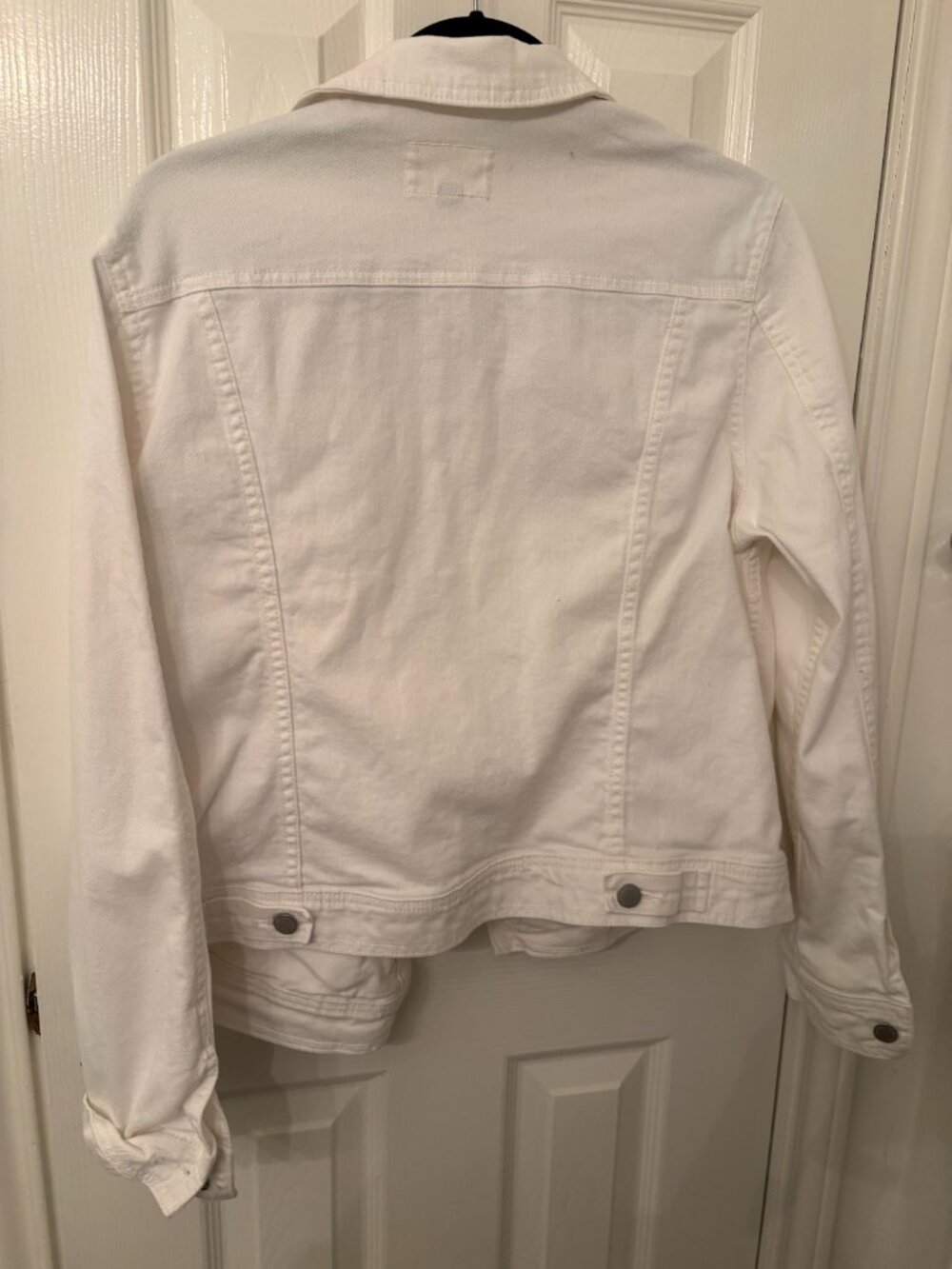 White Denim Jacket~ Universal Threads - Picture 2 of 3